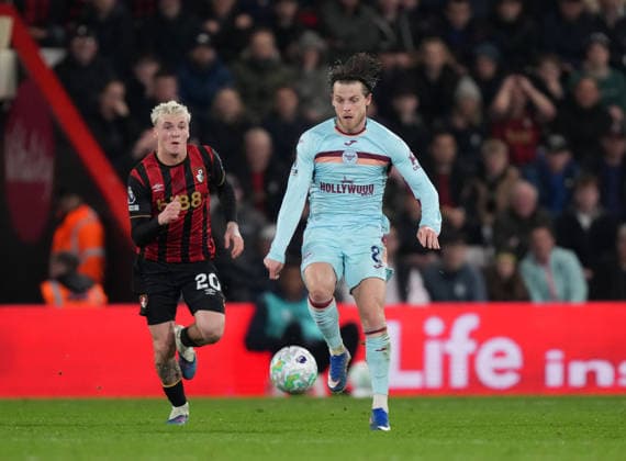 Bournemouth v Brentford, Premier League, Football, Vitality Stadium, Bournemouth, UK - 03 Mar 2026 Mathias Jensen of Brentford chased down by Alex Jimenez of Bournemouth. Bournemouth Vitality Stadium Bournemouth UK, UK NEWSPAPERS OUT Copyright: xSeanxRyanx