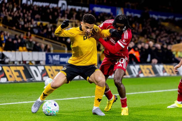 Wolverhampton Wanderers v Liverpool, Premier League Wolverhampton Wanderers midfielder Joao Gomes (8) battles for possession with Liverpool defender Jeremie Frimpong (30) during the Premier League match between Wolverhampton Wanderers and Liverpool at Molineux, Wolverhampton, UK on 3 March 2026. Wolverhampton Molineux West Midlands UK Editorial use only DataCo restrictions apply See www.football-dataco.com , Copyright: xManjitxNarotrax PSI-23833-0029