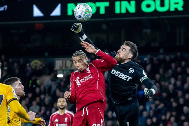 Wolverhampton Wanderers v Liverpool, Premier League Wolverhampton Wanderers goalkeeper Jose Sa (1) punches ball from Liverpool forward Hugo Ekitike (22) during the Premier League match between Wolverhampton Wanderers and Liverpool at Molineux, Wolverhampton, UK on 3 March 2026. Wolverhampton Molineux West Midlands UK Editorial use only DataCo restrictions apply See www.football-dataco.com , Copyright: xManjitxNarotrax PSI-23833-0035