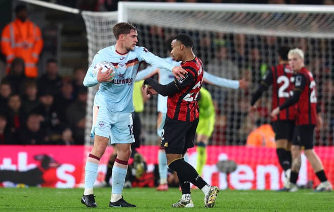 Bournemouth, England, 3rd March 2026. Yehor Yarmolyuk of Brentford and Eli Junior Kroupi of Bournemouth clash during the AFC Bournemouth vs Brentford Premier League match at the Vitality Stadium, Bournemouth. Picture credit should read: Paul Terry Sportimage EDITORIAL USE ONLY. No use with unauthorised audio, video, data, fixture lists, club league logos or live services. Online in-match use limited to 120 images, no video emulation. No use in betting, games or single club league player publications. SPI_023_PT_Bournemouth_Brentford SPI-4572-0023
