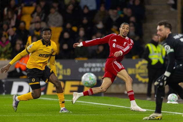Football - FA Premier League - Wolverhampton Wanderers FC v Liverpool FC WOLVERHAMPTON, ENGLAND - Tuesday, March 3, 2026: Liverpool s Hugo Ekitike with a cross during the FA Premier League match between Wolverhampton Wanderers FC and Liverpool FC at Molineux Stadium. (Photo by David Rawcliffe Propaganda) WOLVERHAMPTON Molineux Stadium WEST MIDLANDS ENGLAND  Copyright: xDavidxRawcliffex P2026-03-03-Wolves_Liverpool-91