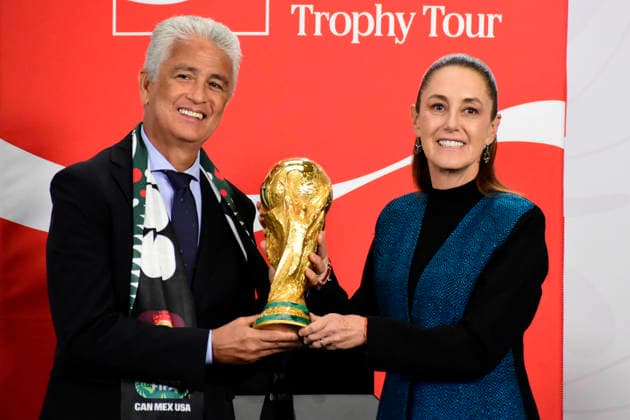 Mexico™s President Claudia Sheinbaum Holds World Cup Trophy Tour press conference, PK, Pressekonferenz former Brazilian footballer JosÃ Roberto Gama de Oliveira, known as Bebeto and Mexico™s President Claudia Sheinbaum Pardo hold the Original FIFA World Cup, WM, Weltmeisterschaft, Fussball trophy during a press conference at the National Palace. on March 3, 2026 in Mexico City, Mexico. (Photo by Luis Barron Eyepix Group) Copyright: xLuisxBarronx xEyepixxGroupx LB_03032026_5