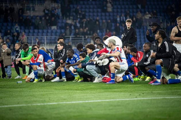 FOOTBALL : Racing Strasbourg (RCS) vs Reims - Coupe de France - Strasbourg - 03 03 26 cÃ lÃ bration de l Ã quipe de Racing Strasbourg avec ses supporters  Copyright: xElyxandroxCEGARRAx