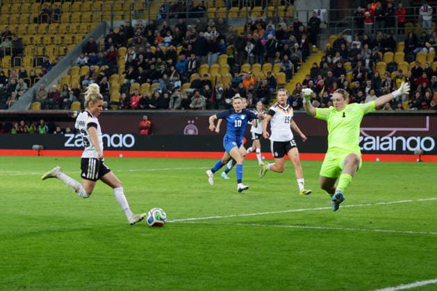 03.03.2026, xgrfx, Fussball WM Qualifikation , Deutschland Frauen - Slowenien Frauen v.l. Tor, Linda Dallmann (Deutsche Frauennationalmannschaft) (DFL DFB REGULATIONS PROHIBIT ANY USE OF PHOTOGRAPHS as IMAGE SEQUENCES and or QUASI-VIDEO) Dresden