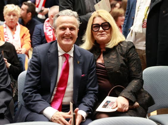 03.03.26 VfB Stuttgart Konzert Klassik trifft Kurve Deutschland, Stuttgart, 03.03.2026, Fussball, Bundesliga, VfB Stuttgart, Konzert Klassik trifft Kurve in der Liederhalle Stuttgart: Dr. Frank Nopper mit Frau Gudrun.
