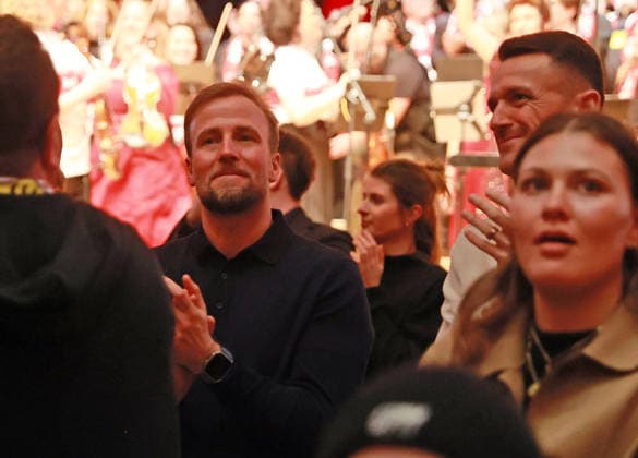 03.03.26 VfB Stuttgart Konzert Klassik trifft Kurve Deutschland, Stuttgart, 03.03.2026, Fussball, Bundesliga, VfB Stuttgart, Konzert Klassik trifft Kurve in der Liederhalle Stuttgart: v.l. Sebastian Hoeneß (Trainer), Christian Gentner (Sportdirektor).