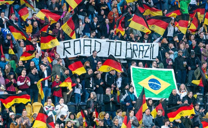 3.3..2026, Fußball, GER, Frauen, WM-Qualifikation, 1. Spieltag, Deutschland - Slowenien, Die deutschen Fans zeigen ein Banner mit der Aufschrift Road to Brazil sowie eine brasilianische Nationalflagge. Dresden Rudolf-Harbig-Stadion Sachsen Deutschland