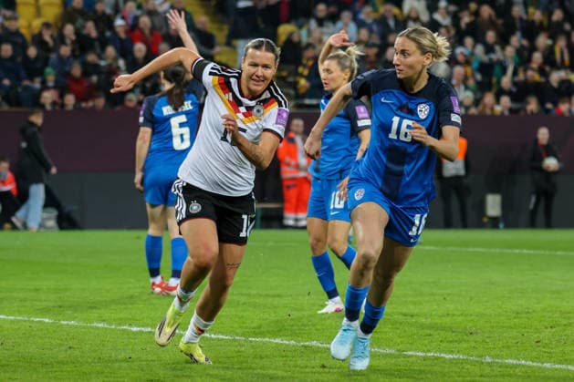 Dresden, Deutschland 03. März 2026: Länderspiel für Frauen WM-Qualifikation - Deutschland Frauen vs. Slowenien Frauen Im Bild: v.li. Larissa Mühlhaus Muehlhaus (Deutschland) und Kaja Erzen (Slowenien) Copyright: HMBxMedia MadeleinexFantini