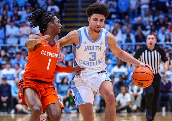 March 3, 2026: North Carolina guard Derek Dixon (3) brings ball up the court in front of Clemson guard Jestin Porter (1). NCAA, College League, USA basketball game between Clemson University and University of North Carolina at Dean Smith Center, Chapel Hill, North Carolina. CSM Chapel Hill United States of America - ZUMAc04_ 20260303_zma_c04_015 Copyright: xDavidxBeachx