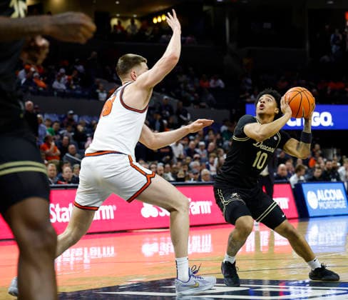 March 03, 2026: Wake Forest Demon Deacons Guard 10 Sebastian Akins looks to the basket during a NCAA, College League, USA Men s Basketball game between the Wake Forest Demon Deacons and the University of Virginia Cavaliers at John Paul Jones Arena in Charlottesville, VA. CSM Charlottesville United States of America - ZUMAc04_ 20260303_zma_c04_025 Copyright: xJustinxCooperx