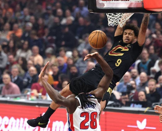 Cleveland Cavalier s Craig Porter Jr. (9) dunks over Detroit Piston s Isiah Stewart (28) during the third quarter in Cleveland, Ohio Tuesday March 3, 2026. The Cavaliers defeated the Pistons 113-109.  CLE20260303118 AARONxJOSEFCZYK