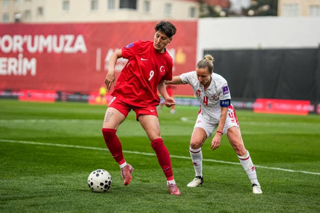 Turkiye v Malta - 2027 FIFA Women s World Cup European Qualifiers Kader Hancar of Turkey challenges Emma Lipman of Malta during the FIFA Women s World Cup European Qualifiers 2027 match between Turkey and Malta at Pendik Stadium in Istanbul, Turkey, on March 3, 2026. Istanbul Istanbul Turkey  Copyright: xYagizxGurtugx originalFilename:gurtug-turkiyev260303_npO3x.jpg