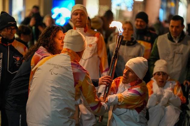 (260304) -- CORTINA D AMPEZZO, March 4, 2026 -- A torchbearer carrys the torch during the Milan-Cortina 2026 Paralympic Winter games, Winterspiele,Spiele, Summer games Torch Relay and Flame Unifying Ceremony in Cortina D Ampezzo, Italy, March 3, 2026. ) (SP)ITALY-CORTINA D AMPEZZO-PARALYMPIC WINTER GAMES-FLAME UNIFYING CEREMONY LianxZhen 