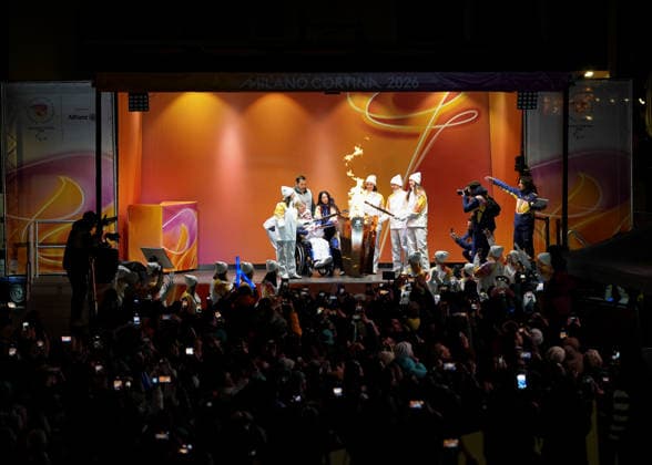(260304) -- CORTINA D AMPEZZO, March 4, 2026 -- Torchbearers unify the flame during the Milan-Cortina 2026 Paralympic Winter games, Winterspiele,Spiele, Summer games Torch Relay and Flame Unifying Ceremony in Cortina D Ampezzo, Italy, March 3, 2026. ) (SP)ITALY-CORTINA D AMPEZZO-PARALYMPIC WINTER GAMES-FLAME UNIFYING CEREMONY HouxZhaokang 