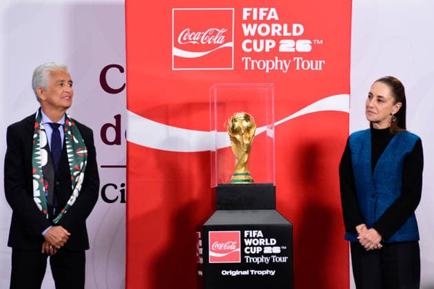 Mexico™s President Claudia Sheinbaum Holds World Cup Trophy Tour press conference, PK, Pressekonferenz former Brazilian footballer JosÃ Roberto Gama de Oliveira, known as Bebeto and Mexico™s President Claudia Sheinbaum Pardo are seen next to the Original FIFA World Cup, WM, Weltmeisterschaft, Fussball trophy during a press conference at the National Palace. on March 3, 2026 in Mexico City, Mexico. Mexico City CDMX Mexico Copyright: xLuisxBarronx