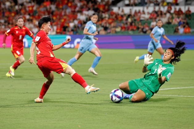 SOCCER ASIAN CUP VIETNAM INDIA, Nguyen Thi Bich Thuy of Vietnam has a shot saved by Panthoi Chanu Elangbam of India during the AFC Women™s Asian Cup Group C match between Vietnam and India at HBF Park in Perth, Wednesday, March 4, 2026. ( NO ARCHIVING, EDITORIAL USE ONLY PERTH WESTERN AUSTRALIA AUSTRALIA  Copyright: xRICHARDxWAINWRIGHTx 20260304147252532363