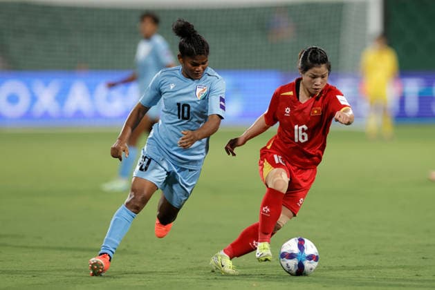 SOCCER ASIAN CUP VIETNAM INDIA, Duong Thi Van of Vietnam under pressure from Pyari Xaxa of India during the AFC Women™s Asian Cup Group C match between Vietnam and India at HBF Park in Perth, Wednesday, March 4, 2026. ( NO ARCHIVING, EDITORIAL USE ONLY PERTH WESTERN AUSTRALIA AUSTRALIA  Copyright: xRICHARDxWAINWRIGHTx 20260304132876772377