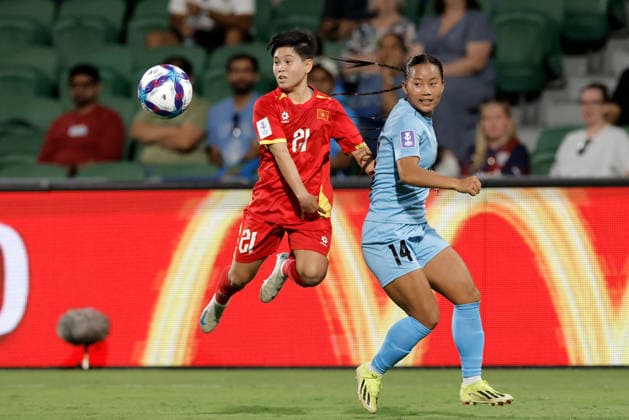 SOCCER ASIAN CUP VIETNAM INDIA, Ngan Thi Van Su of Vietnam collects the ball under pressure from Nirmala Devi Phanjoubam of India during the AFC Women™s Asian Cup Group C match between Vietnam and India at HBF Park in Perth, Wednesday, March 4, 2026. ( NO ARCHIVING, EDITORIAL USE ONLY PERTH WESTERN AUSTRALIA AUSTRALIA  Copyright: xRICHARDxWAINWRIGHTx 20260304143103456507