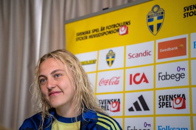 260304 Elma Junttila Nelhage during a mixed zone with the national women s football team of Sweden on March 4, 2026 in Reggio Calabria. Photo: Ludvig Thunman BILDBYRAN kod LT LT0781 fotboll football soccer fotball vm-kval kval fifa womens world cup qualifier qualifier mixed zone sverige sweden dam bbeng sverige sweden Copyright: LUDVIGxTHUNMAN BB260304LT006