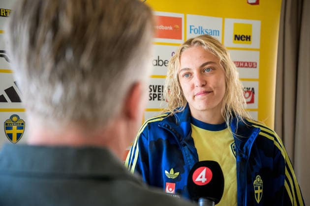 260304 Elma Junttila Nelhage during a mixed zone with the national women s football team of Sweden on March 4, 2026 in Reggio Calabria. Photo: Ludvig Thunman BILDBYRAN kod LT LT0781 fotboll football soccer fotball vm-kval kval fifa womens world cup qualifier qualifier mixed zone sverige sweden dam bbeng sverige sweden Copyright: LUDVIGxTHUNMAN BB260304LT010