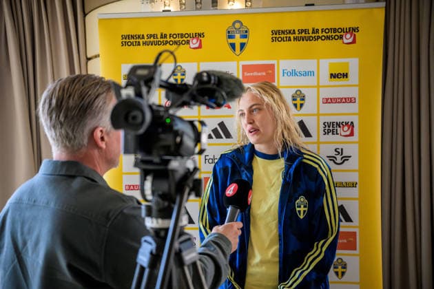 260304 Elma Junttila Nelhage during a mixed zone with the national women s football team of Sweden on March 4, 2026 in Reggio Calabria. Photo: Ludvig Thunman BILDBYRAN kod LT LT0781 fotboll football soccer fotball vm-kval kval fifa womens world cup qualifier qualifier mixed zone sverige sweden dam bbeng sverige sweden Copyright: LUDVIGxTHUNMAN BB260304LT009