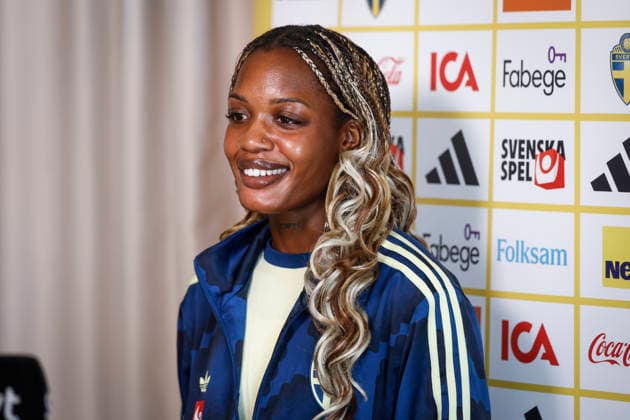 REGGIO CALABRIA, ITALIEN 20260304 Evelyn Ijeh under onsdagens pressträff dagen efter fotbollsdamernas VM-kvalpremiär, pa Altafiumare Resort, Reggio Calabria.