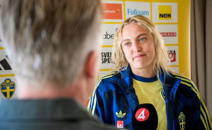 260304 Elma Junttila Nelhage during a mixed zone with the national women s football team of Sweden on March 4, 2026 in Reggio Calabria. Photo: Ludvig Thunman BILDBYRAN kod LT LT0781 fotboll football soccer fotball vm-kval kval fifa womens world cup qualifier qualifier mixed zone sverige sweden dam bbeng sverige sweden Copyright: LUDVIGxTHUNMAN BB260304LT016