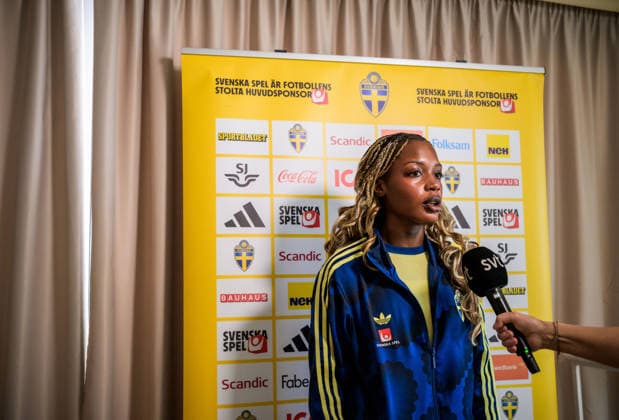 260304 Evelyn Ijeh during a mixed zone with the national women s football team of Sweden on March 4, 2026 in Reggio Calabria. Photo: Ludvig Thunman BILDBYRAN kod LT LT0781 fotboll football soccer fotball vm-kval kval fifa womens world cup qualifier qualifier mixed zone sverige sweden dam bbeng sverige sweden Copyright: LUDVIGxTHUNMAN BB260304LT020