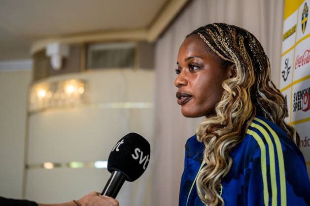 260304 Evelyn Ijeh during a mixed zone with the national women s football team of Sweden on March 4, 2026 in Reggio Calabria. Photo: Ludvig Thunman BILDBYRAN kod LT LT0781 fotboll football soccer fotball vm-kval kval fifa womens world cup qualifier qualifier mixed zone sverige sweden dam bbeng sverige sweden Copyright: LUDVIGxTHUNMAN BB260304LT023
