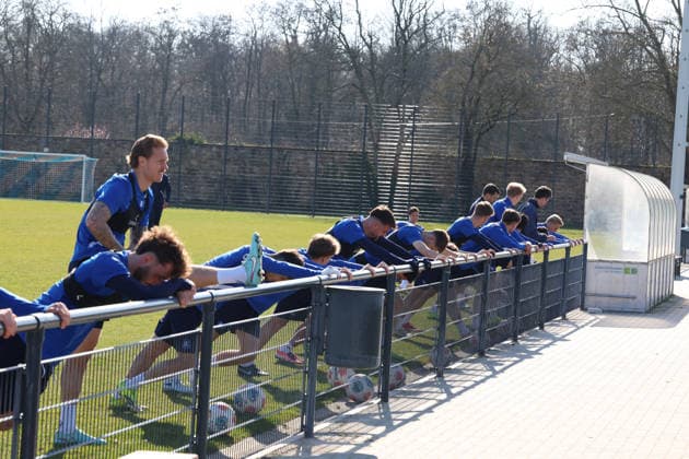 04.03.2026, xrekx, Fussball 2.Bundesliga, Karlsruher SC - Training v.l. Fabian Schleusener (Karlsruher SC) Marcel Franke (Karlsruher SC) Christian Eichner Trainer (Karlsruher SC) (DFL DFB REGULATIONS PROHIBIT ANY USE OF PHOTOGRAPHS as IMAGE SEQUENCES and or QUASI-VIDEO) Karlsruhe
