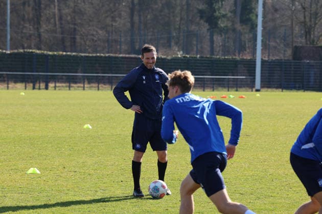 04.03.2026, xrekx, Fussball 2.Bundesliga, Karlsruher SC - Training v.l. Christian Eichner Trainer (Karlsruher SC) (DFL DFB REGULATIONS PROHIBIT ANY USE OF PHOTOGRAPHS as IMAGE SEQUENCES and or QUASI-VIDEO) Karlsruhe