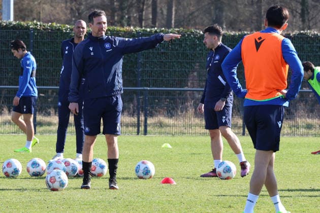 04.03.2026, xrekx, Fussball 2.Bundesliga, Karlsruher SC - Training v.l. Christian Eichner Trainer (Karlsruher SC) (DFL DFB REGULATIONS PROHIBIT ANY USE OF PHOTOGRAPHS as IMAGE SEQUENCES and or QUASI-VIDEO) Karlsruhe