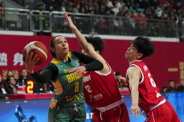 (260304) -- CHANGSHA, March 4, 2026 -- Taina Mayara Da Paixao (L) of Brazil competes during a warm-up match between China and Brazil in Changsha, central China s Hunan Province, on March 4, 2026. ) (SP)CHINA-CHANGSHA-BASKETBALL-WARM UP MATCH-CHN VS BRA(CN) ChenxZhenhai 