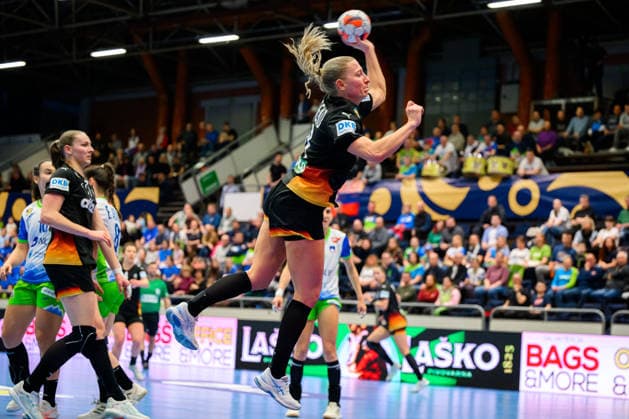 Handball, Frauen: EM-Qualifikation, Slowenien - Deutschland, 2. Runde, Gruppe 3, 3. Spieltag Jenny Behrend (Deutschland) Celje Slowenien