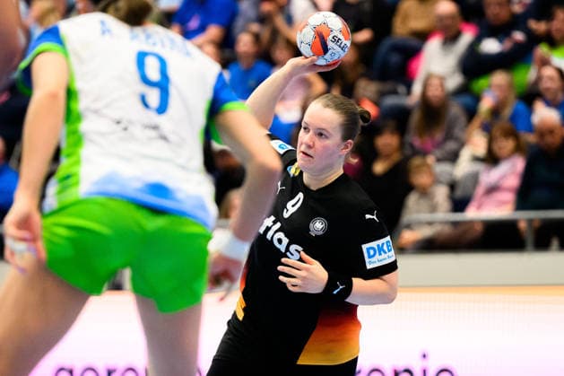 Handball, Frauen: EM-Qualifikation, Slowenien - Deutschland, 2. Runde, Gruppe 3, 3. Spieltag Lisa Antl (Deutschland) Celje Slowenien
