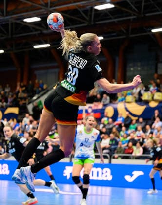 Handball, Frauen: EM-Qualifikation, Slowenien - Deutschland, 2. Runde, Gruppe 3, 3. Spieltag Jenny Behrend (Deutschland) Celje Slowenien