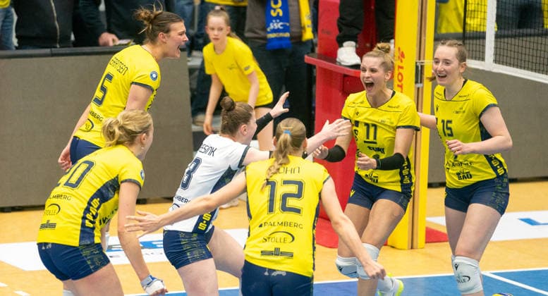 4.3.2026, Volleyball, Frauen, VBL, 1. VBL, 1. Volleyball-Bundesliga, Saison 2025 26, 18. Spieltag, SSC Palmberg Schwerin - VfB Suhl Lotto Thüringen, Die Spielerinnen des SSC Palmberg Schwerin jubeln. Schwerin Palmberg Arena Mecklenburg-Vorpommern Deutschland