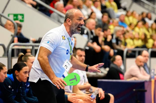 Handball, Frauen: EM-Qualifikation, Slowenien - Deutschland, 2. Runde, Gruppe 3, 3. Spieltag Coach Dragan Adzic (Slowenien) Celje Slowenien