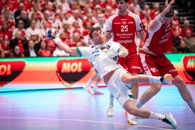 DENMARK CL Men s Handball: Aalborg Handball - Füchse Berlin Füchse Berlin s Lukas Herburger (29) in action with Aalborg s Vetle Roenningen and Marinus Munk during the EHF Champions League men s handball match between Aalborg Handball and Füchse Berlin at Gigantium in Aalborg on Wednesday, March 4, 2026. (Photo: Bo Amstrup Ritzau Scanpix) , Aalborg Denmark Mors Copyright: BoxAmrstrupx xRitzauxScanpix BoxAmstrupx spdk20260304-193038-L