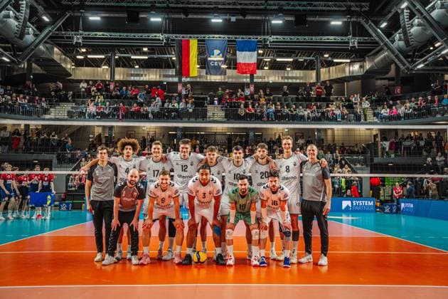 Volleyball Herren CEV Cup 2026 SVG Lüneburg vs. Alterna SPVB POITIERS 04.03.2026 Das Team von Alterna SPVB POITIERS beim Mannschaftsfoto vor dem Spiel