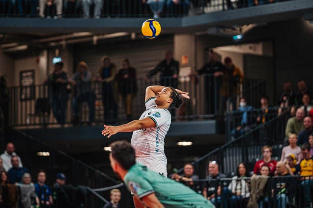 Volleyball Herren CEV Cup 2026 SVG Lüneburg vs. Alterna SPVB POITIERS 04.03.2026 Anatole Chaboissant ( 3 Alterna SPVB POITIERS) beim Aufschlag