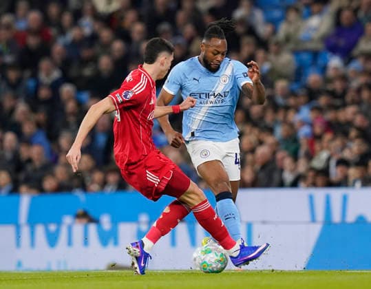 Manchester, England, 4th March 2026. Jair Cunha of Nottingham Forest tackles Antoine Semenyo of Manchester City during the Manchester City vs Nottingham Forest Premier League match at the Etihad Stadium, Manchester. Picture credit should read: Andrew Yates Sportimage EDITORIAL USE ONLY. No use with unauthorised audio, video, data, fixture lists, club league logos or live services. Online in-match use limited to 120 images, no video emulation. No use in betting, games or single club league player publications. SPI_027_AY_Manchester_City_Forest SPI-4576-0026