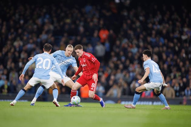 Football - FA Premier League - Manchester City FC v Nottingham Forest FC MANCHESTER, ENGLAND - Wednesday, March 4, 2026: Nottingham Forest s Elliot Anderson during the FA Premier League match between Manchester City FC and Nottingham Forest FC at the City of Manchester Stadium. (Photo by David Rawcliffe Propaganda) MANCHESTER City of Manchester Stadium GREATER MANCHESTER ENGLAND  Copyright: xDavidxRawcliffex P2026-03-04-Man_City_Notts_Forest-16
