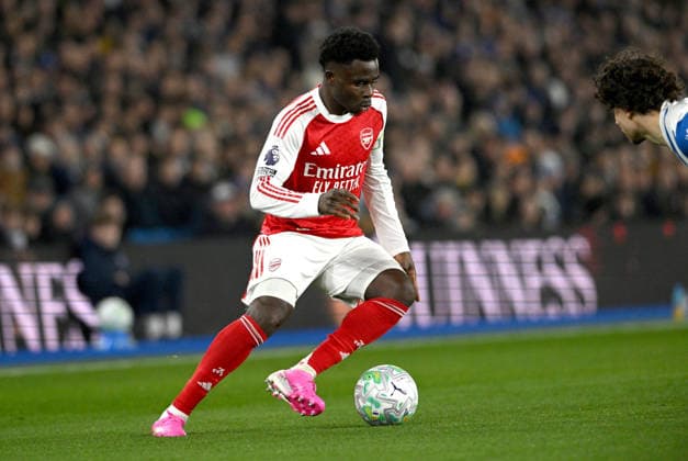 Bukayo Saka of Arsenal gets on the ball to score the opening goal during the Premier League match between Brighton and Hove Albion and Arsenal at the American Express Stadium , Brighton , UK - 4th March 2026 Brighton & Hove Albion vs Arsenal Premier League Football, Amex Stadium, Sussex, United Kingdom - 04 Mar 2026Brighton Amex Stadium Sussex United Kingdom Editorial use only. No merchandising. For Football images FA and Premier League restrictions apply inc. no internet mobile usage without FAPL license - for details contact Football Dataco  Copyright: xSimonxDack TPI Shutterstockx 16724173n