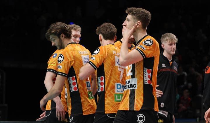 BR Volleys Mannschaft enttäuscht nach 0:3 Niederlage im Hinspiel Enttäuschung CEV Volleyball Cup Herren Saison 2025 2026 04.03.2026 BR Volleys Berlin BRV vs. Gas Sales Bluenergy Piacenza