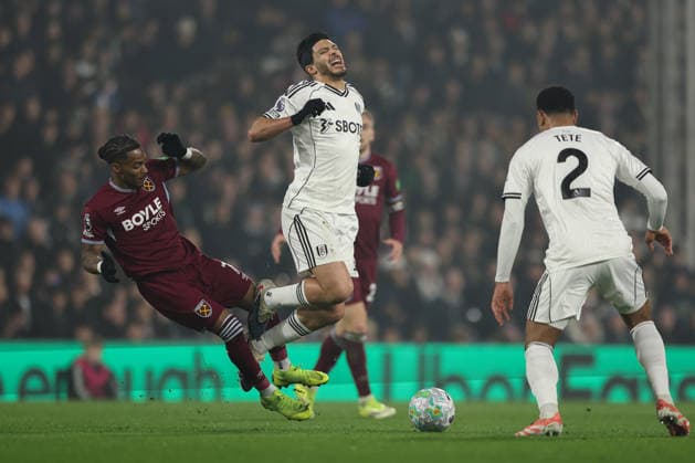 4th March 2026; Craven Cottage, Fulham, London, England; Premier League Football, Fulham versus West Ham United; Raul Jimenez of Fulham gets tackled by Crysencio Summerville of West Ham United  HenningxvonxJagow Content restricted for UK based newspaper