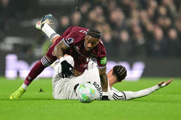 Fulham v West Ham United, Premier League Fulham defender Antonee Robinson (33) tackles West Ham United forward Crysencio Summerville (7) during the Premier League match between Fulham and West Ham United at Craven Cottage, London, UK on 4 March 2026. London Craven Cottage Greater London UK Editorial use only DataCo restrictions apply See www.football-dataco.com , Copyright: xDennisxGoodwinx PSI-23837-0022