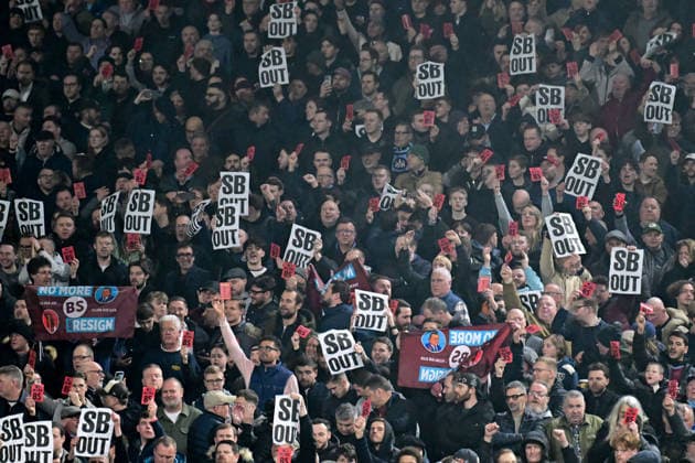 Fulham v West Ham United, Premier League The West Ham fans protest during the Premier League match between Fulham and West Ham United at Craven Cottage, London, UK on 4 March 2026. London Craven Cottage Greater London UK Editorial use only DataCo restrictions apply See www.football-dataco.com , Copyright: xDennisxGoodwinx PSI-23837-0024