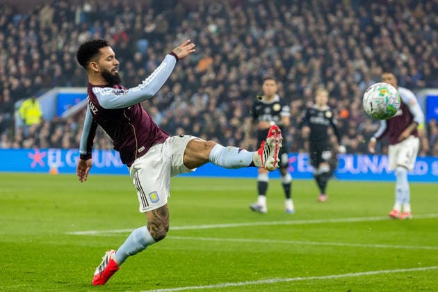 Aston Villa v Chelsea, Premier League Aston Villa midfielder Douglas Luiz (21) clears ball during the Premier League match between Aston Villa and Chelsea at Villa Park, Birmingham, UK on 4 March 2026. Birmingham Villa Park West Midlands UK Editorial use only DataCo restrictions apply See www.football-dataco.com , Copyright: xManjitxNarotrax PSI-23838-0017
