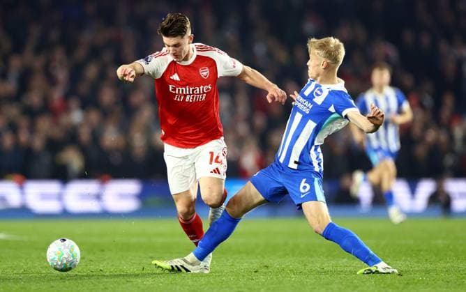 Viktor Gyokeres of Arsenal and Jan Paul van Hecke of Brighton and Hove Albion. Brighton and Hove Albion v Arsenal, Premier League, Football, American Express Community Stadium, Brighton, UK - 04 Mar 2026Brighton American Express Community Stadi United Kingdom EDITORIAL USE ONLY No use with unauthorised audio, video, data, fixture lists, club league logos or live services. Online in-match use limited to 120 images, no video emulation. No use in betting, games or single club league player publications.  Copyright: xJamesxMarsh Shutterstockx 16720017aj